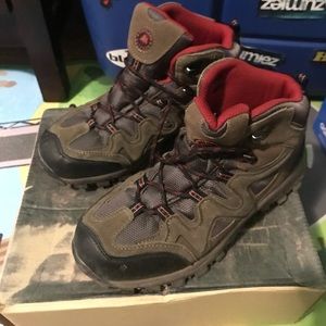 Boys hiking boots